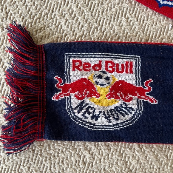 NY Red Bulls Soccer Scarf - Picture 5 of 7